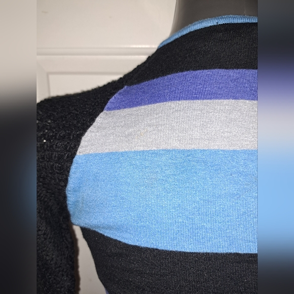 🆕️Retro Blue Ice Sweater w Black Raglan Sleeves Sz M NWT - Picture 7 of 10